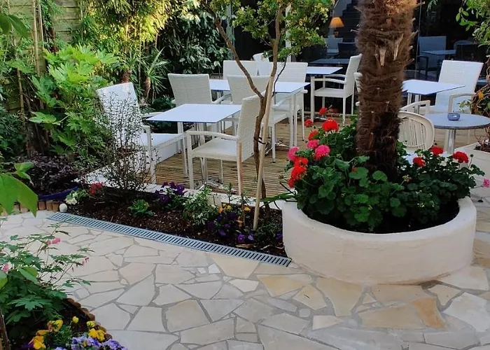 Logis Hotel Les Bleuets